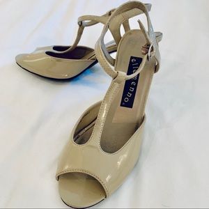 🎉Two for $10🎉Adorable nude/tan/taupe heels.